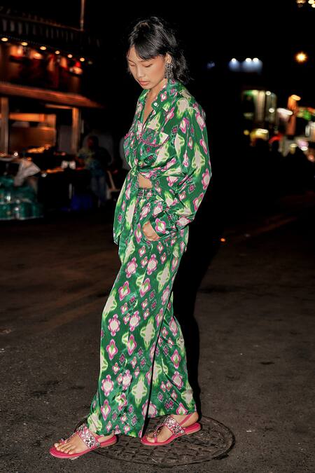 Buy_Style Junkiie_Green Crepe Lace Collared Ikat Pattern Front Tie-up Shirt _Online_at_Aza_Fashions