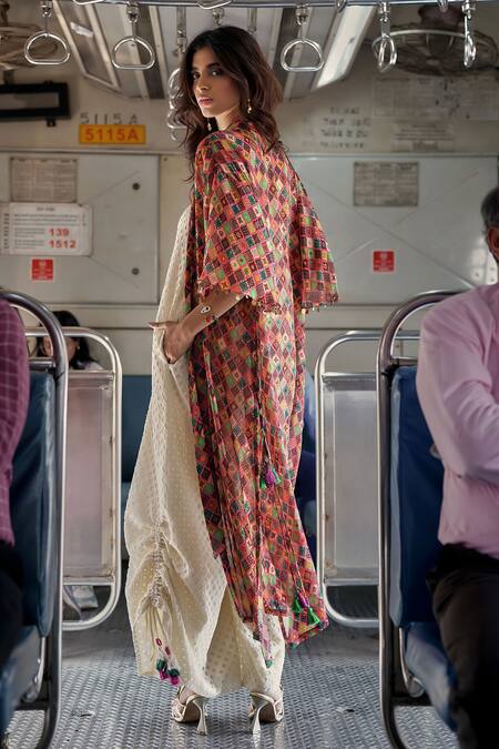 Buy Style Junkiie Red Georgette Tassels Open Neck Trellis Geometric Pattern Jacket Online at Aza Fashions Buy_Style Junkiie_Red Georgette Tassels Open Neck Trellis Geometric Pattern Jacket _Online_at_Aza_Fashions