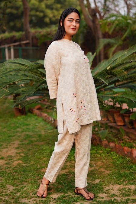 Linen Bloom_Beige 100% Linen Printed Star Pant _Online_at_Aza_Fashions