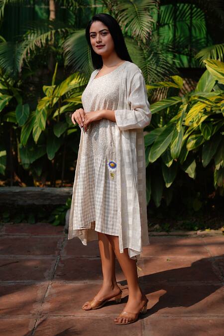 Buy_Linen Bloom_Beige Checkered Linen Cape _Online_at_Aza_Fashions