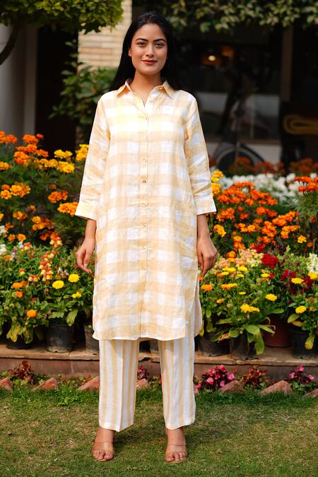 Buy_Linen Bloom_Yellow Linen Collared Checkered Tunic _Online_at_Aza_Fashions