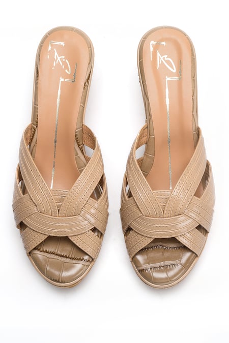 Nidhi Bhandari Intertwined Pattern Wedges 