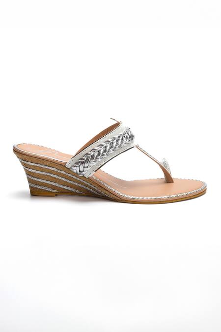 Nidhi Bhandari_White Braided Pattern Kolhapuri Wedges _Online_at_Aza_Fashions