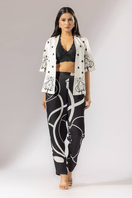 Thee Modern Roots Ivory Silk Satin Open Neck Art Nouveau Bloom Print Kimono Jacket Online at Aza Fashions Thee Modern Roots_Ivory Silk Satin Open Neck Art Nouveau Bloom Print Kimono Jacket _Online_at_Aza_Fashions