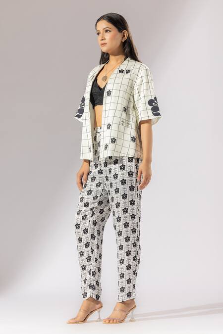 Buy_Thee Modern Roots_Ivory Silk Satin Open Neck Checkered Fleur Print Kimono Jacket _Online_at_Aza_Fashions
