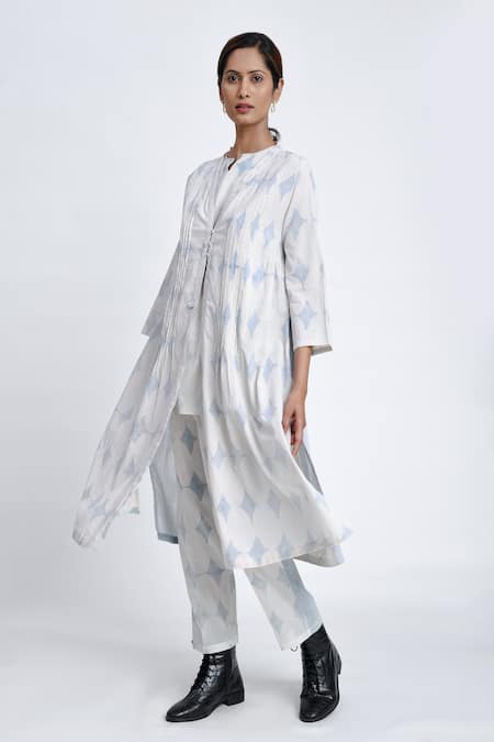 JAYATI GOENKA White Cotton Collared Diamond Print Robe Pant Set Online at Aza Fashions JAYATI GOENKA_White Cotton Collared Diamond Print Robe Pant Set _Online_at_Aza_Fashions