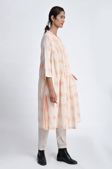 JAYATI GOENKA White Cotton Diamonds Split V-neck Block Print Robe Pant Set Online at Aza Fashions JAYATI GOENKA_White Cotton Diamonds Split V-neck Block Print Robe Pant Set _Online_at_Aza_Fashions