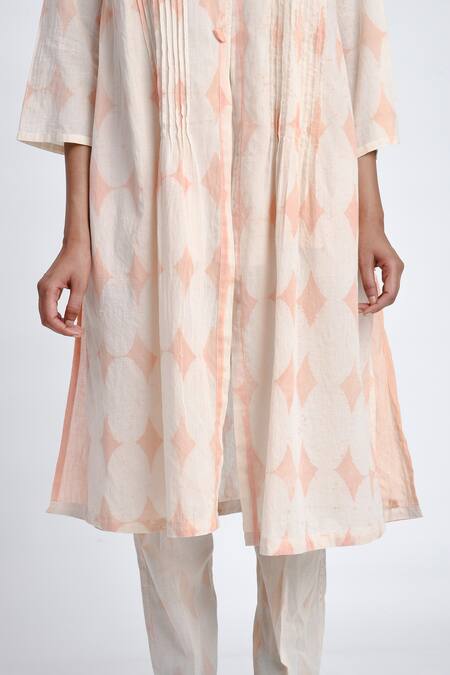 Shop JAYATI GOENKA White Cotton Diamonds Split V-neck Block Print Robe Pant Set Online at Aza Fashions Shop_JAYATI GOENKA_White Cotton Diamonds Split V-neck Block Print Robe Pant Set _Online_at_Aza_Fashions