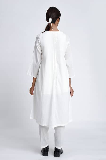 Shop JAYATI GOENKA White Cotton Collared Pintuck Robe Pant Set at Aza Fashions Shop_JAYATI GOENKA_White Cotton Collared Pintuck Robe Pant Set _at_Aza_Fashions