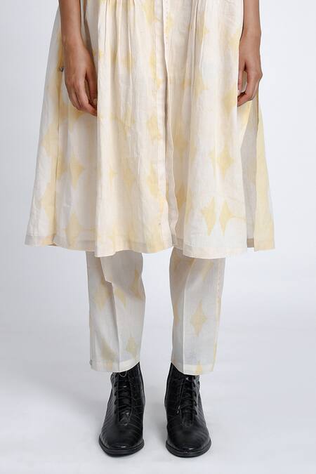 Shop JAYATI GOENKA White Cotton Collared, Button-down Neck Geometric Print Robe Pant Set Online at Aza Fashions Shop_JAYATI GOENKA_White Cotton Collared, Button-down Neck Geometric Print Robe Pant Set _Online_at_Aza_Fashions