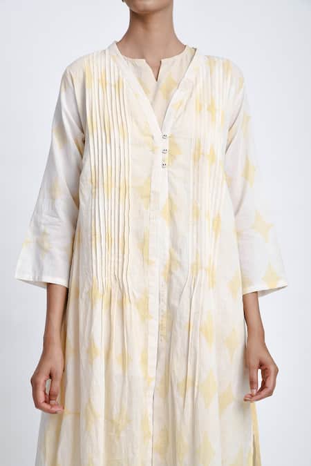 Buy JAYATI GOENKA White Cotton Collared, Button-down Neck Geometric Print Robe Pant Set Buy_JAYATI GOENKA_White Cotton Collared, Button-down Neck Geometric Print Robe Pant Set