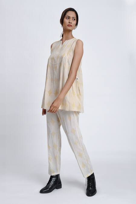 JAYATI GOENKA_White Cotton Button-down Neck Geometric Print Top And Pant Set _Online_at_Aza_Fashions