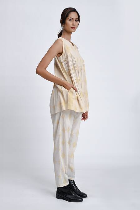 Buy_JAYATI GOENKA_White Cotton Button-down Neck Geometric Print Top And Pant Set _Online_at_Aza_Fashions