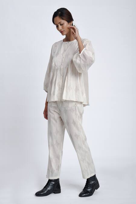 JAYATI GOENKA Grey Cotton Diamonds Round Neck Printed Top And Pant Set Online at Aza Fashions JAYATI GOENKA_Grey Cotton Diamonds Round Neck Printed Top And Pant Set _Online_at_Aza_Fashions