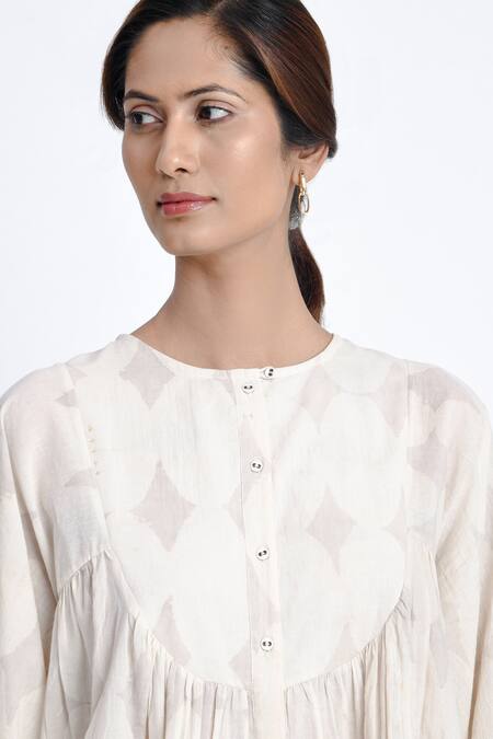 JAYATI GOENKA Grey Cotton Diamonds Round Neck Printed Top And Pant Set at Aza Fashions JAYATI GOENKA_Grey Cotton Diamonds Round Neck Printed Top And Pant Set _at_Aza_Fashions