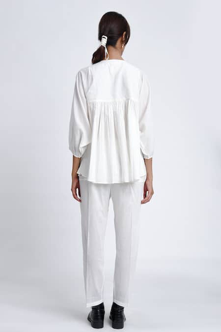 JAYATI GOENKA White Cotton Round Neck Top And Pant Set at Aza Fashions JAYATI GOENKA_White Cotton Round Neck Top And Pant Set _at_Aza_Fashions