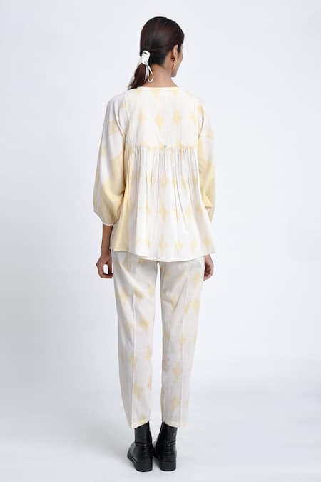 Shop JAYATI GOENKA Yellow Cotton Round Neck Block Print Top And Pant Set at Aza Fashions Shop_JAYATI GOENKA_Yellow Cotton Round Neck Block Print Top And Pant Set _at_Aza_Fashions