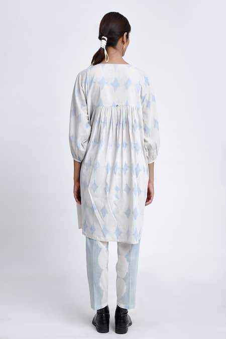 Shop JAYATI GOENKA White Cotton Round Neck Printed Tunic And Trouser Set at Aza Fashions Shop_JAYATI GOENKA_White Cotton Round Neck Printed Tunic And Trouser Set _at_Aza_Fashions