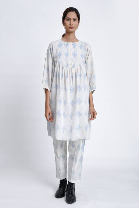 JAYATI GOENKA White Cotton Round Neck Printed Tunic And Trouser Set Online at Aza Fashions JAYATI GOENKA_White Cotton Round Neck Printed Tunic And Trouser Set _Online_at_Aza_Fashions