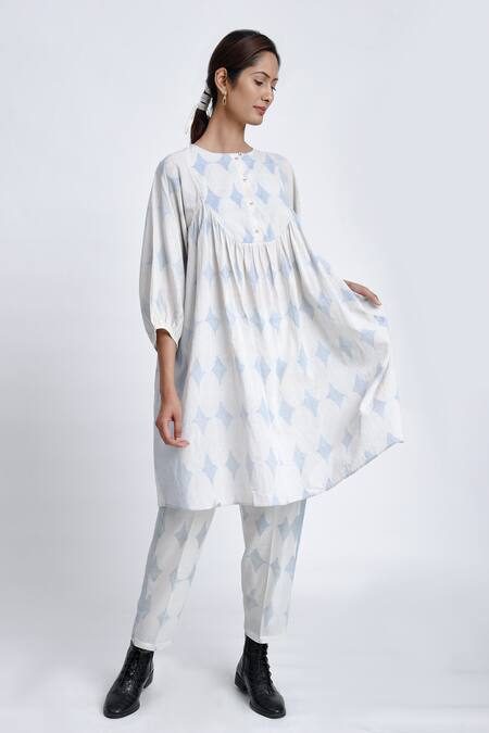 JAYATI GOENKA White Cotton Round Neck Printed Tunic And Trouser Set at Aza Fashions JAYATI GOENKA_White Cotton Round Neck Printed Tunic And Trouser Set _at_Aza_Fashions