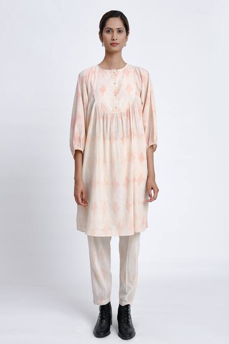 JAYATI GOENKA White Cotton Embroidery Round Neck Diamond Print Tunic And Trouser Set Online at Aza Fashions JAYATI GOENKA_White Cotton Embroidery Round Neck Diamond Print Tunic And Trouser Set _Online_at_Aza_Fashions