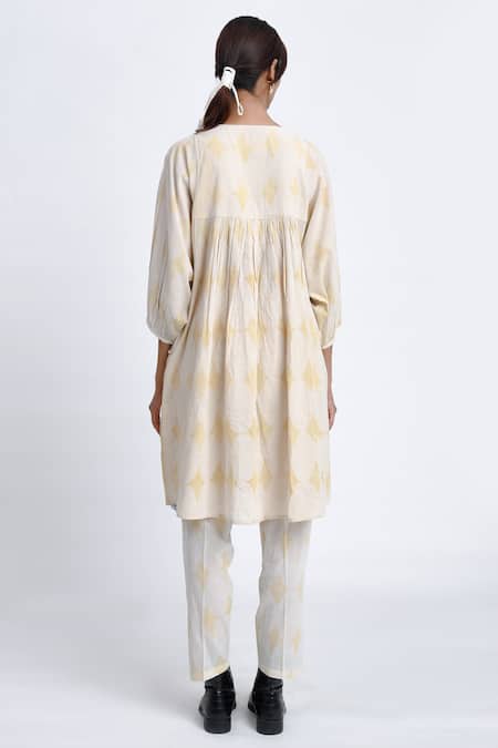 Shop JAYATI GOENKA White Cotton Embroidery Round Neck Geometric Print Tunic And Trouser Set at Aza Fashions Shop_JAYATI GOENKA_White Cotton Embroidery Round Neck Geometric Print Tunic And Trouser Set _at_Aza_Fashions