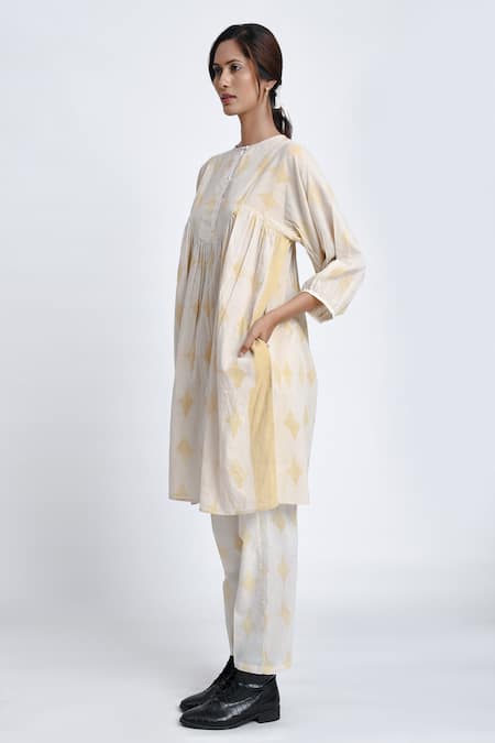 Buy JAYATI GOENKA White Cotton Embroidery Round Neck Geometric Print Tunic And Trouser Set Online at Aza Fashions Buy_JAYATI GOENKA_White Cotton Embroidery Round Neck Geometric Print Tunic And Trouser Set _Online_at_Aza_Fashions