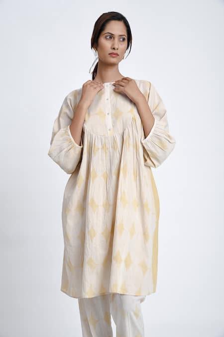 Shop JAYATI GOENKA White Cotton Embroidery Round Neck Geometric Print Tunic And Trouser Set Online at Aza Fashions Shop_JAYATI GOENKA_White Cotton Embroidery Round Neck Geometric Print Tunic And Trouser Set _Online_at_Aza_Fashions