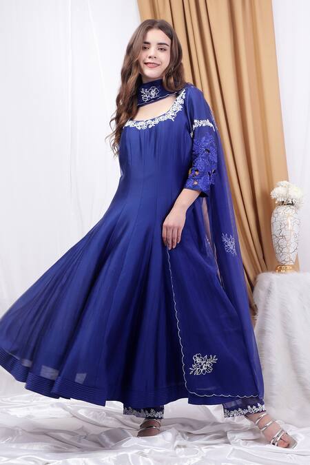 Buy_House Of Tushaom_Blue Organza, Chanderi Cut Work, Beads Floral Embroidered Anarkali Pant Set_Online_at_Aza_Fashions