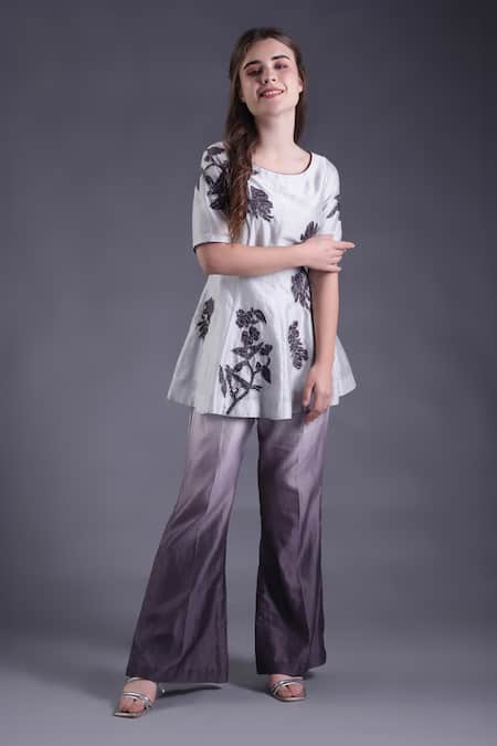House Of Tushaom_Grey Chanderi Silk Embroidery, Applique Round Neck Work Kurta With Flared Pant _Online_at_Aza_Fashions