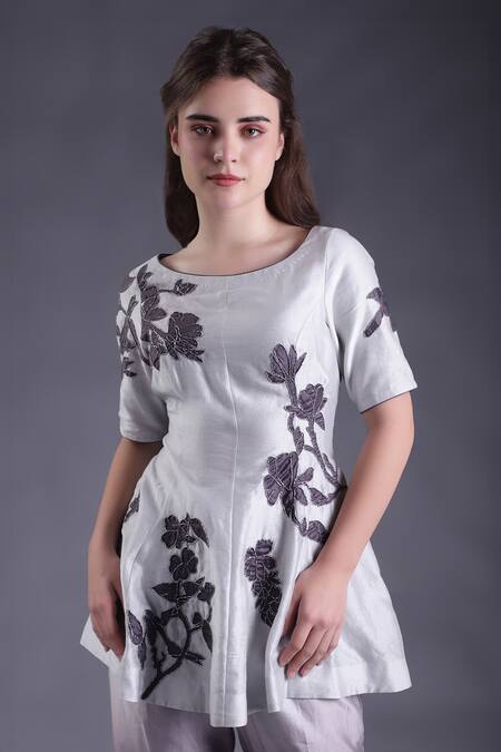 Buy_House Of Tushaom_Grey Chanderi Silk Embroidery, Applique Round Neck Work Kurta With Flared Pant _Online_at_Aza_Fashions