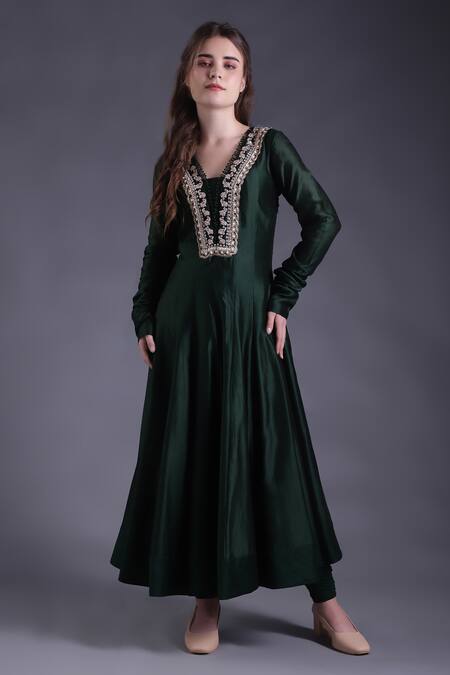 Buy_House Of Tushaom_Green Organza, Chanderi Zari, Sequins, Floral Motif Embroidered Anarkali Set _Online_at_Aza_Fashions