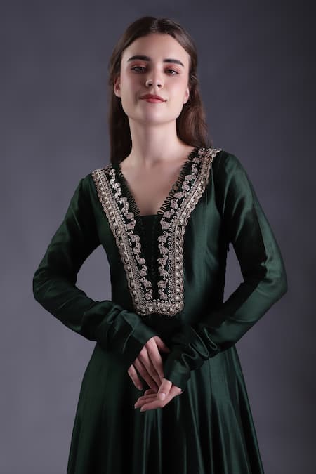 House Of Tushaom_Green Organza, Chanderi Zari, Sequins, Floral Motif Embroidered Anarkali Set _at_Aza_Fashions