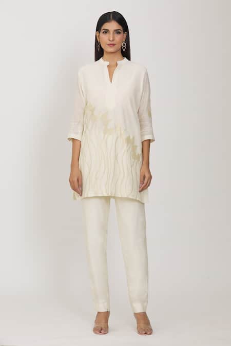 Rohini Bedi_Ivory Chanderi Embroidery Flower Applique Mandarin Collar Work Tunic _Online_at_Aza_Fashions