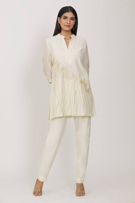 Rohini Bedi_Ivory Chanderi Embroidery Flower Applique Mandarin Collar Work Tunic _at_Aza_Fashions