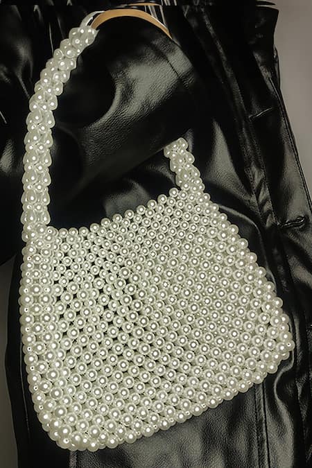 Rubilon_White Faux Pearl Belle Woven Bag _Online_at_Aza_Fashions