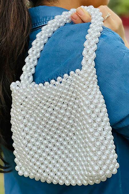 Rubilon_White Faux Pearl Belle Woven Bag _at_Aza_Fashions