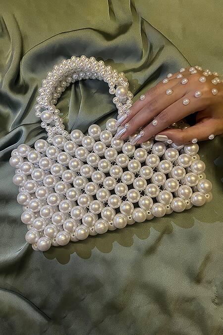 Rubilon_White Faux Pearl Venus Woven Bag _Online_at_Aza_Fashions