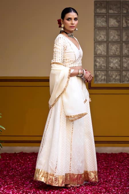 Buy_Baaro Masi_White Lehenga And Blouse Jamdani Cotton Embroidered Lappa V Neck Set _Online_at_Aza_Fashions