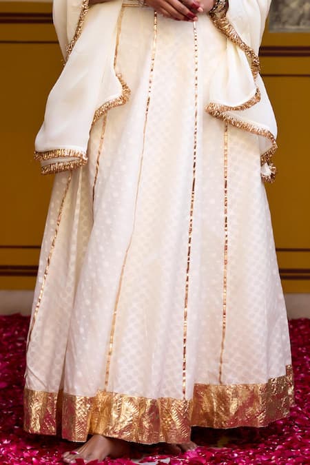 Shop_Baaro Masi_White Lehenga And Blouse Jamdani Cotton Embroidered Lappa V Neck Set _Online_at_Aza_Fashions