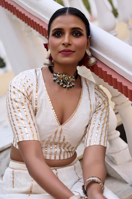 Shop_Baaro Masi_White Lehenga And Blouse Jamdani Cotton Embroidered Lappa V Neck Set 