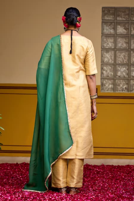 Baaro Masi Floral Motifs Embroidered Kurta Set 