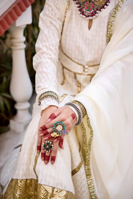 Buy_Baaro Masi_White Jacquard, Organza Embroidery Split V-neck Floral And Thread Anarkali Set 