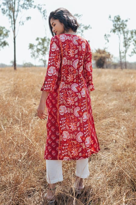 Shop Marche Red Cotton Lace Split V-neck Amer Hand Block Print Kurta With Pant at Aza Fashions Shop_Marche_Red Cotton Lace Split V-neck Amer Hand Block Print Kurta With Pant_at_Aza_Fashions
