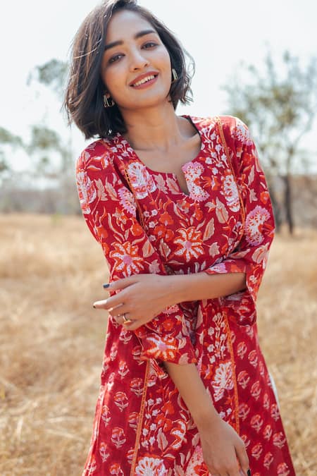 Buy Marche Red Cotton Lace Split V-neck Amer Hand Block Print Kurta With Pant Online at Aza Fashions Buy_Marche_Red Cotton Lace Split V-neck Amer Hand Block Print Kurta With Pant_Online_at_Aza_Fashions