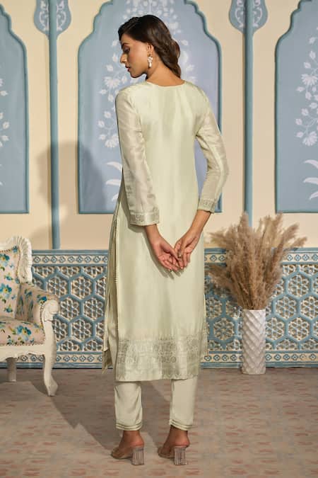 Shop Two Sisters By Gyans X AZA Off White Tissue, Silk, Brocade Embroidery, Zari Round Floral Banarasi Kurta Set Online at Aza Fashions Shop_Two Sisters By Gyans X AZA_Off White Tissue, Silk, Brocade Embroidery, Zari Round Floral Banarasi Kurta Set _Online_at_Aza_Fashions