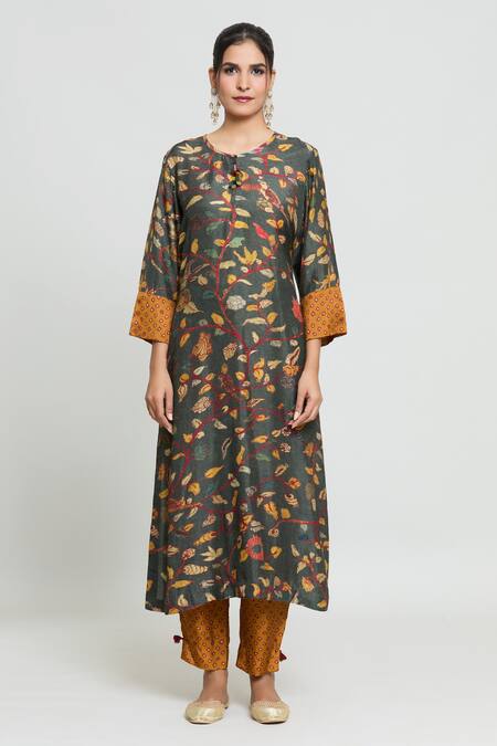 Shraddha Rambhia_Grey Silk Embroidery Round Neck Kalamkari Print Straight Kurta And Pant Set_Online_at_Aza_Fashions