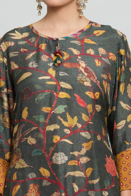 Buy_Shraddha Rambhia_Grey Silk Embroidery Round Neck Kalamkari Print Straight Kurta And Pant Set_Online_at_Aza_Fashions