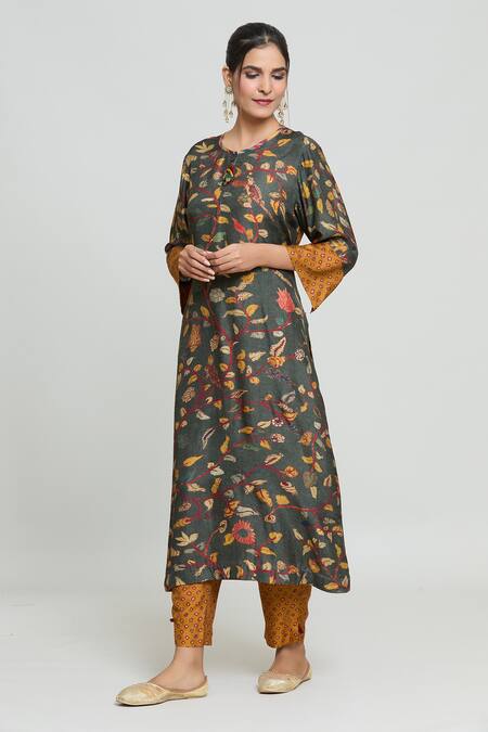 Shraddha Rambhia_Grey Silk Embroidery Round Neck Kalamkari Print Straight Kurta And Pant Set_at_Aza_Fashions