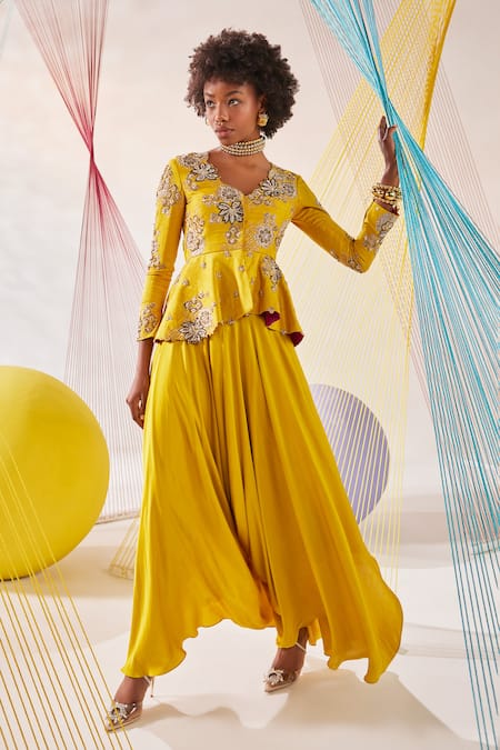 Anu Pellakuru Yellow Jacket Raw Silk Hand Embroidered Zardosi V Neck And Palazzo Set 